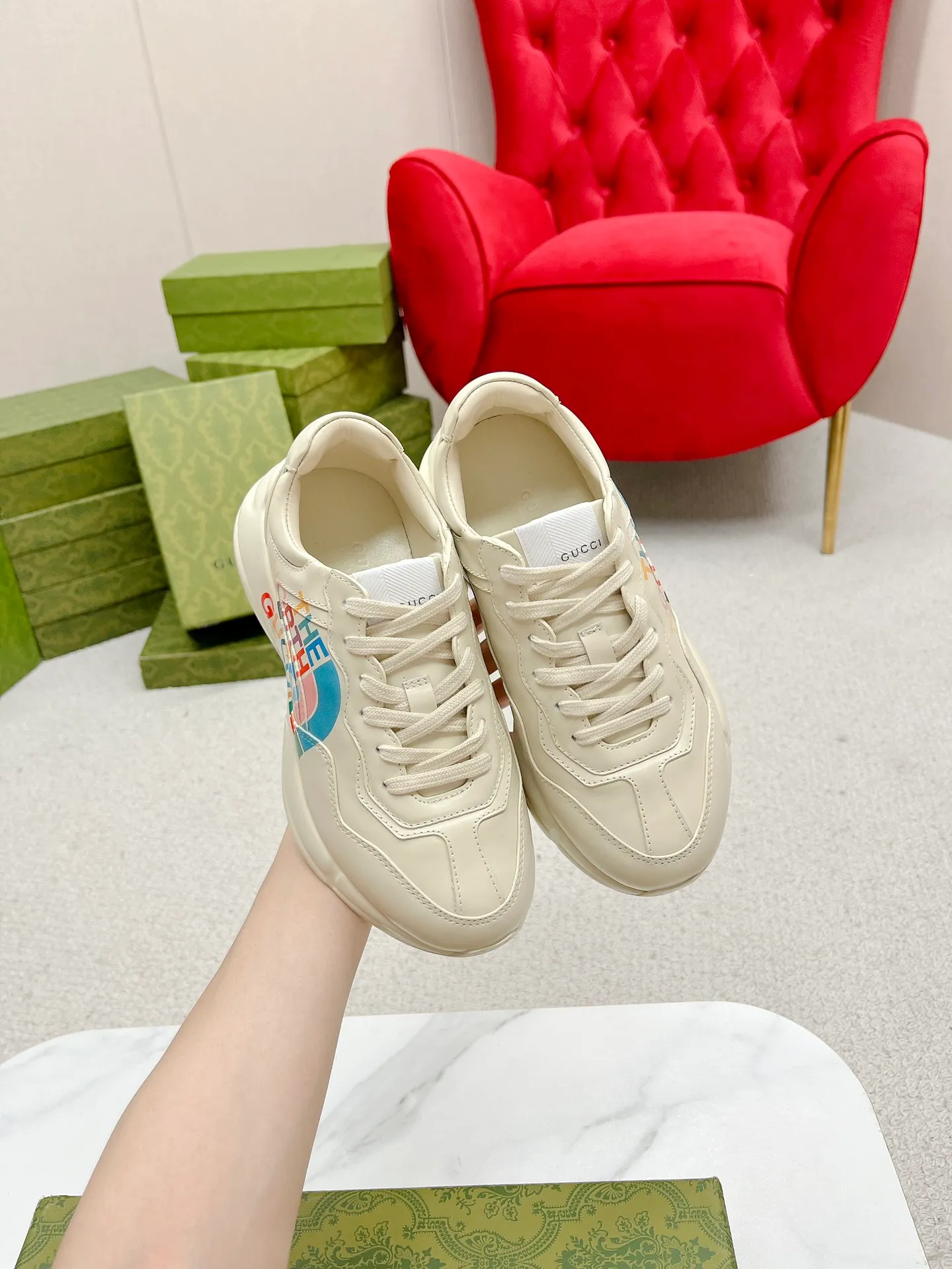 👟👟Ex-factory price 700👟👟 Men +10 Gucci’s top version of couple’s dad shoes series is new! 🖤 ⚠GG couple’s dad shoes have been very popular in recent years; new colors are updated constantly; new colors are updated, and our home and counters have new ones at the same time. This classic dad shoe is popular among celebrities and Internet celebrities. Anchors and others are sure to plant grass and call ❤ Classic fashion style, distressed leather surface, 5D drawing printing; mixed surface splicing colors, etc... Original customization (off-white eco-friendly cowhide, first layer of cowhide inside), original outsole... Shiny colorful drawings embellish the sides of the shoe body, old color rubbing, package production technology, 1:1 creation / only to make the best shoes. ⚠️ Comes with high-end full package at the counter. …………………………………………………… 👑❥∙Colour: Doraemon model/Mickey Mouse model/Lip model/Donald Duck model/Anchor model/Classic red and green striped logo model/NY letter model/Rainbow letter model/Red ebony cloth model/G letter pink cloth model/North Face joint model/Little Bear model/New blue color model/New orange color model 👑❥∙Size: Women’s model 35-40 Men's 39-44